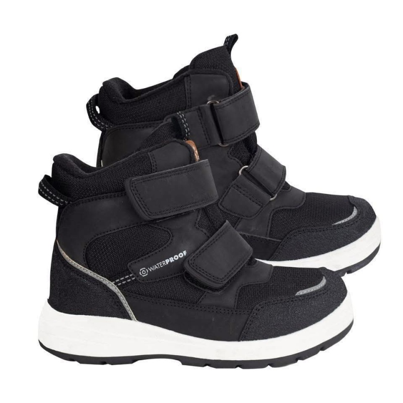 Jonathan talvesaapad Mustad.jpg